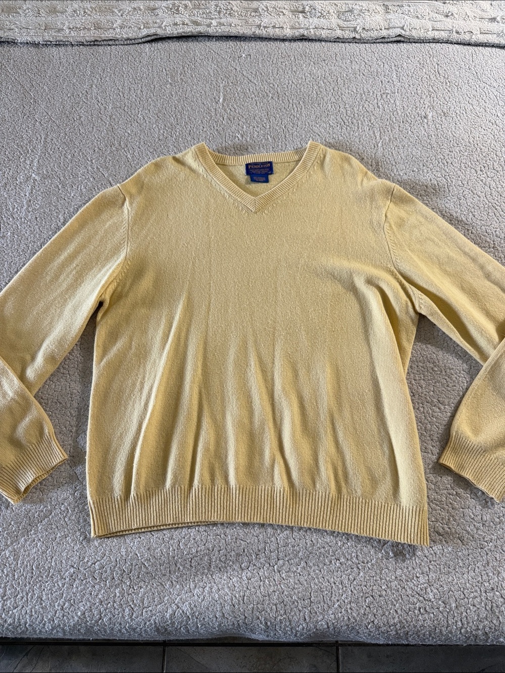 Pendleton Men's Cashmere V-Neck Sweater in Pale Yellow Old Money Large